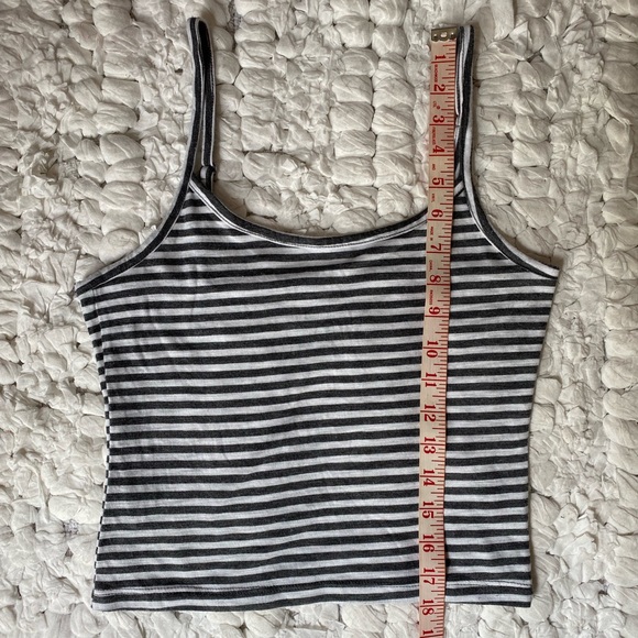 Nollie Crop Top - Picture 2 of 7